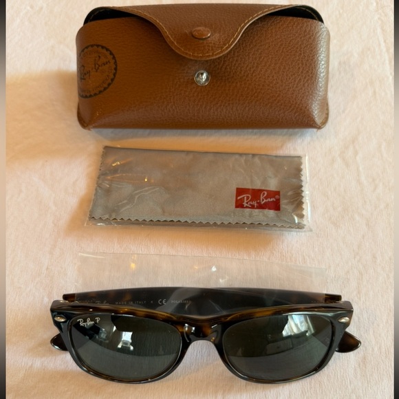 Ray-Ban Polarized Wayfarer Classic Sunglasses